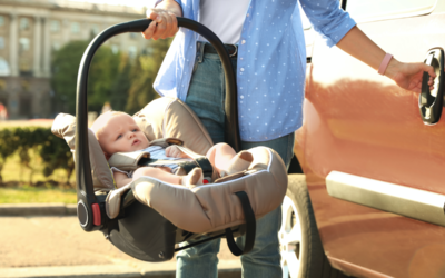 Zijn synthetische stoffen in autozitjes en kinderwagens schadelijk?