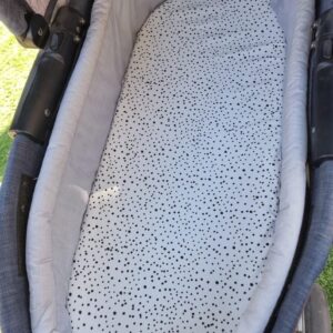 Kinderwagen matrashoes - dotsmotief - gebroken wit - tricot stof